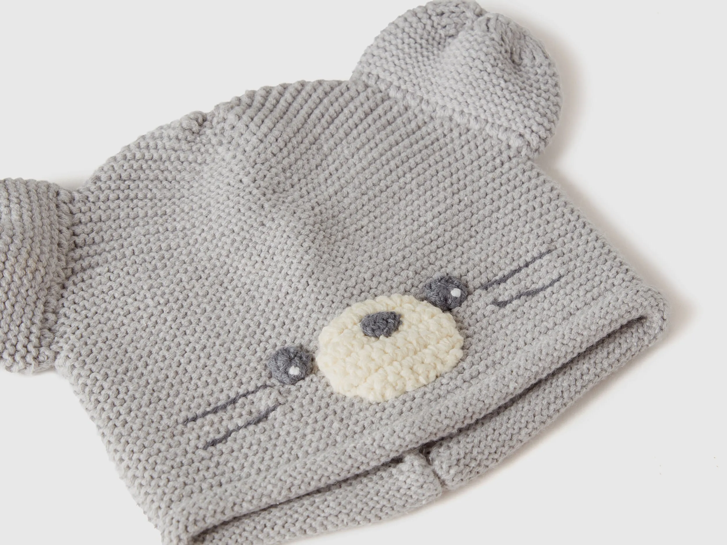 Crochet hat with applique - Light Gray | Benetton