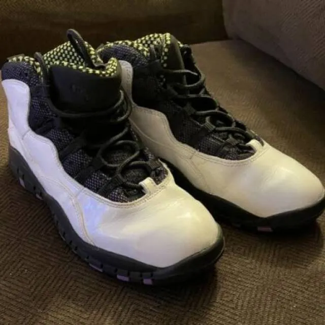 Cute nike jordan retro 10 style 487212-120 girls 2y nice condition