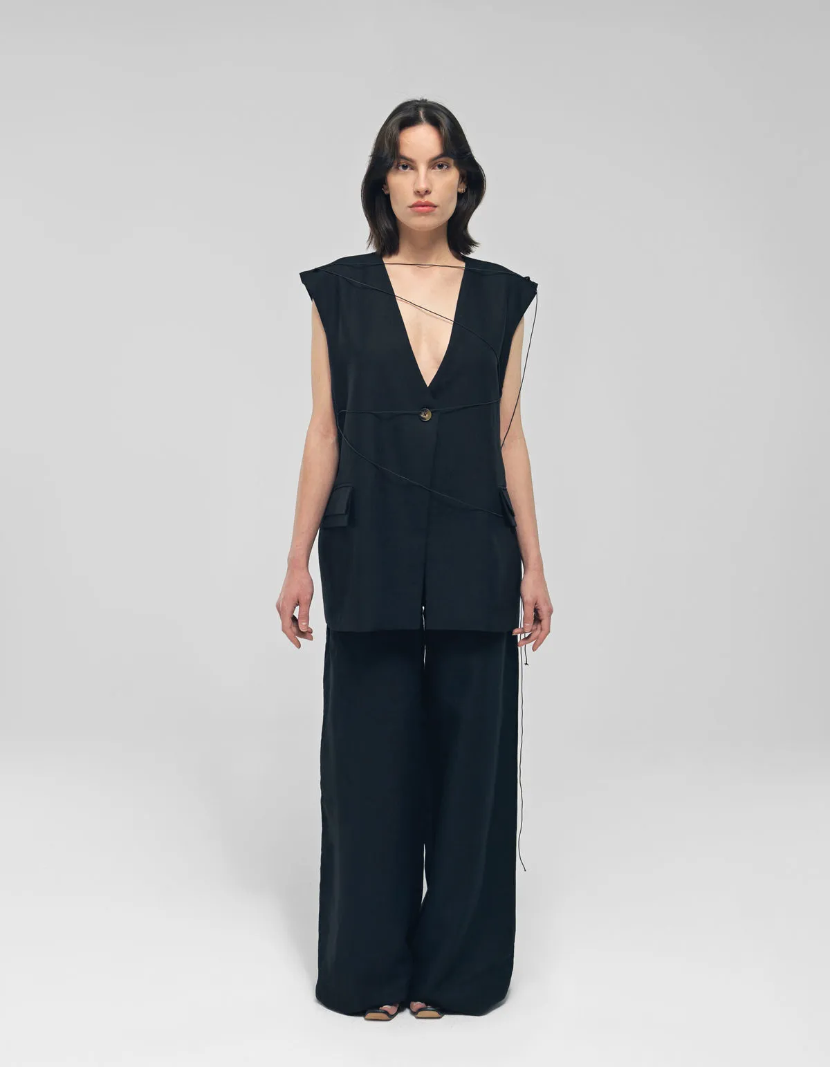 Maet Meilani Linen Vest - Black